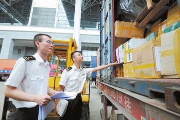 深圳工廠轉(zhuǎn)廠報(bào)關(guān)與網(wǎng)絡(luò)技術(shù)服務(wù)的融合 開(kāi)啟制造業(yè)數(shù)字化轉(zhuǎn)型新篇章